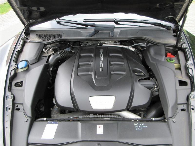 Porsche Cayenne 3,0 D, Navi, Kůže, 20ALU - fotka 31 z 33