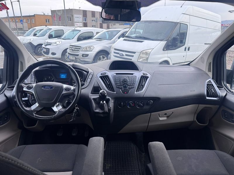 Ford Tourneo Custom (2018) 2,0D 125KW 8 MÍST TITAN 1.MAJ - fotka 18 z 49