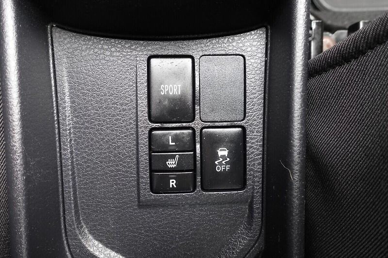 Toyota Yaris 1.33 VVT-i Multidrive S Bi-ton - fotka 19 z 28