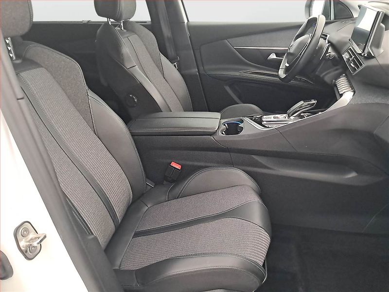 Peugeot 5008 (2021) 1.5 BlueHDi - fotka 9 z 24