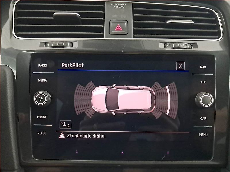 Volkswagen Golf (2018) 1.4 TSI, Navi, Tempomat - fotka 18 z 18