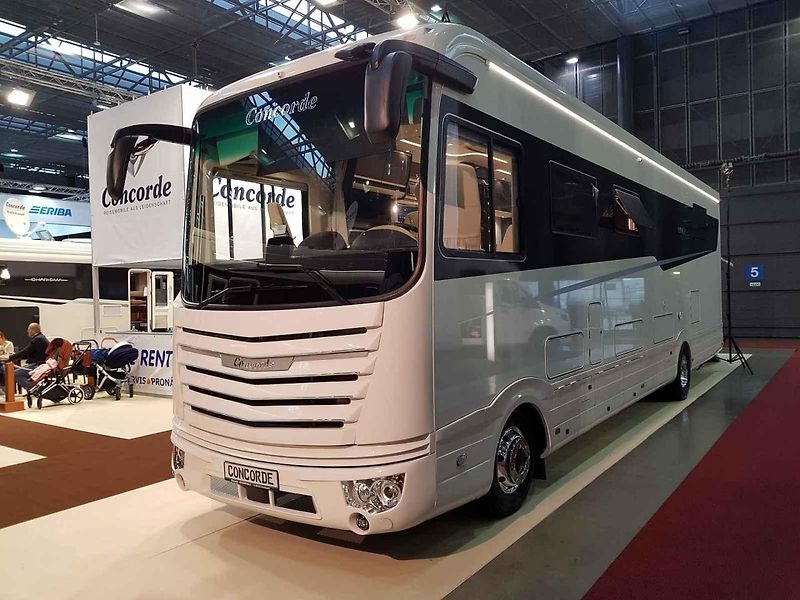Jeden z nejhezčích vozů na výstavě si hned našel svého majitele. Na modelu Dethleffs Globetrotter XLi 7850-2 s nápadným lakem za čtyři miliony korun byla přilepena cedulka „prodáno“.