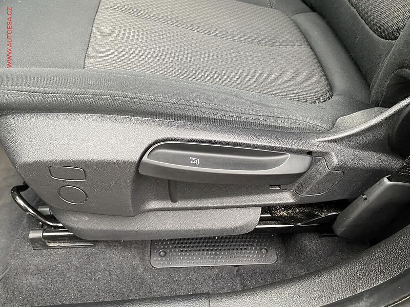 BMW Řada 2 (2019) 1.5 i 218i, Advantage, LED - fotka 14 z 19