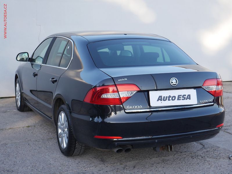 Škoda Superb (2013) 2.0 TDi 4x4, ČR, DSG, bixen - fotka 4 z 17