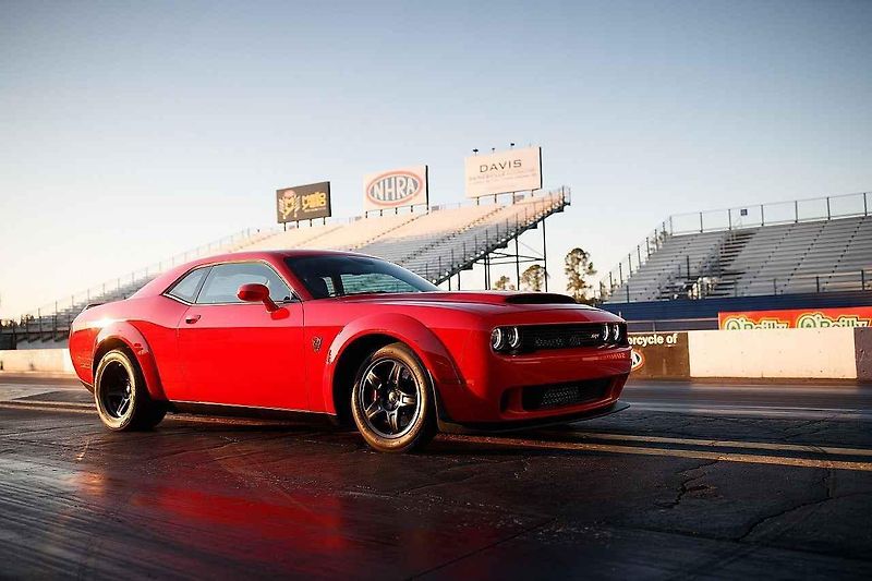 Dodge Challenger SRT Demon.