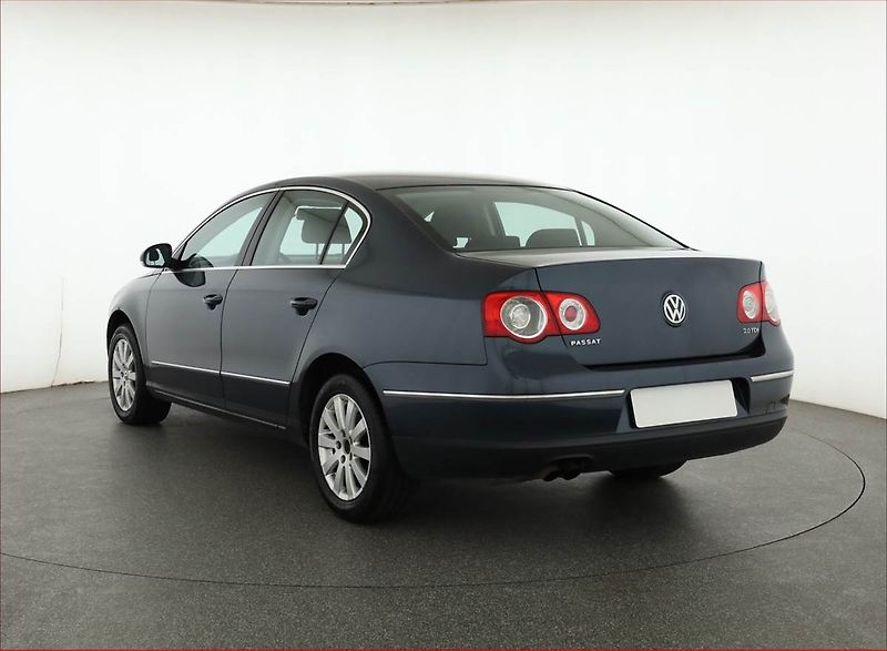 Volkswagen Passat (2009) 2.0 TDI, po STK - fotka 4 z 13