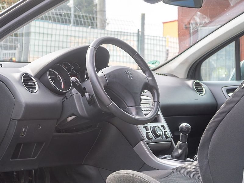 Peugeot 308 (2008) 1.6i 88KW 3DV – 2x KOLA - fotka 11 z 36