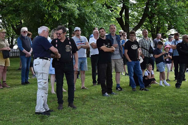 Tradiční závod S kopce do kopce si nenechalo letos ujít na sedm desítek posádek historických automobilů a motocyklů.
