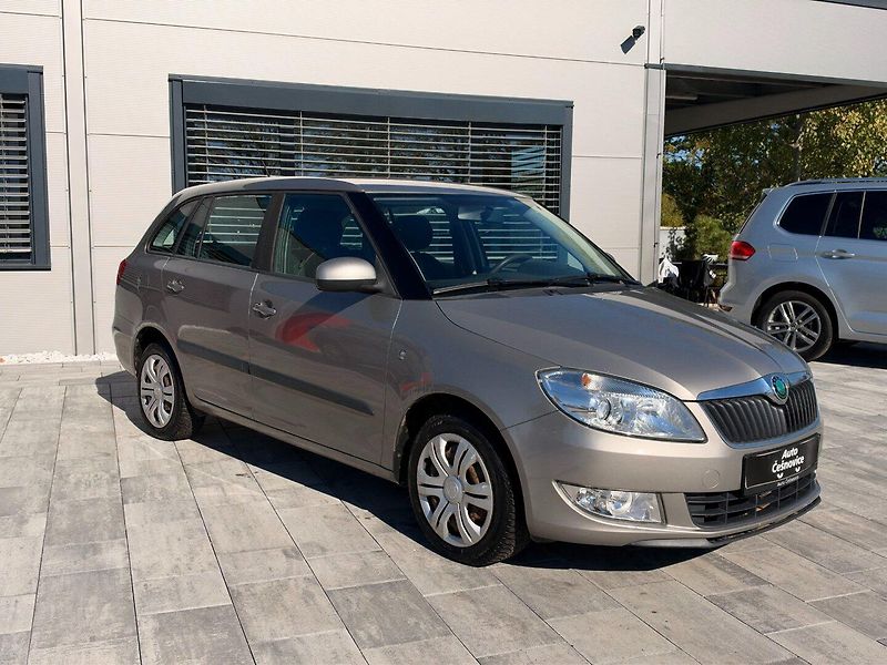 Škoda Fabia (2011) 1.2TSI 77kW Ambition+ - fotka 3 z 28