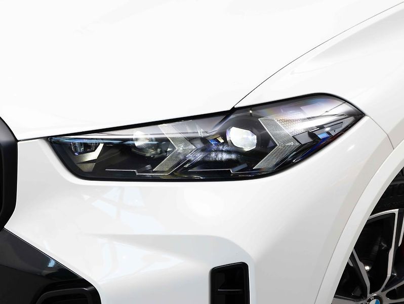 BMW X5 xDrive30d - fotka 8 z 24