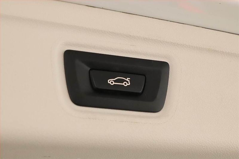 BMW Řada 3 (2020) 320 i - fotka 16 z 19
