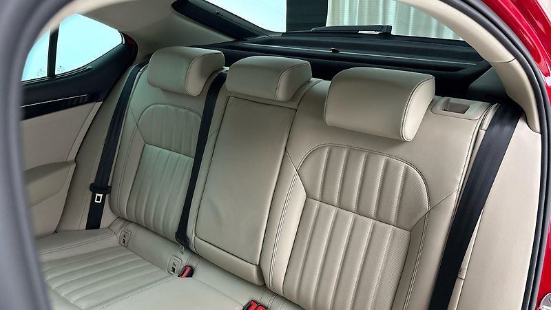 Škoda Superb 2.0 TDI DSG 4x4 L&K - fotka 16 z 32