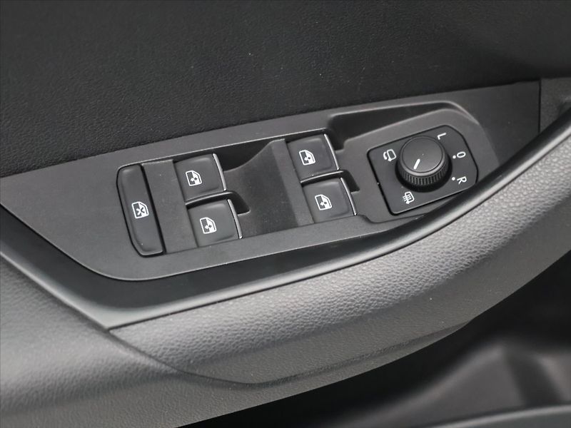 Škoda Karoq 1.6 TDI 85kW Style+ DSG DPH CZ - fotka 16 z 32