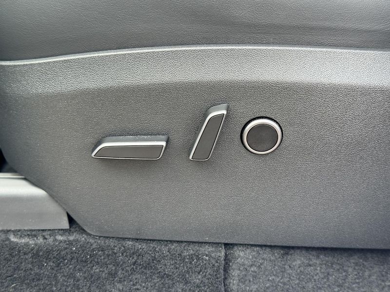 Tesla Model Y Long Range AWD Tažné SoH 93% - fotka 28 z 29