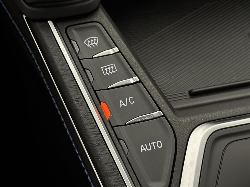 Lynk & Co 01 PHEV DCT AUT 1.maj - fotka 21 z 55
