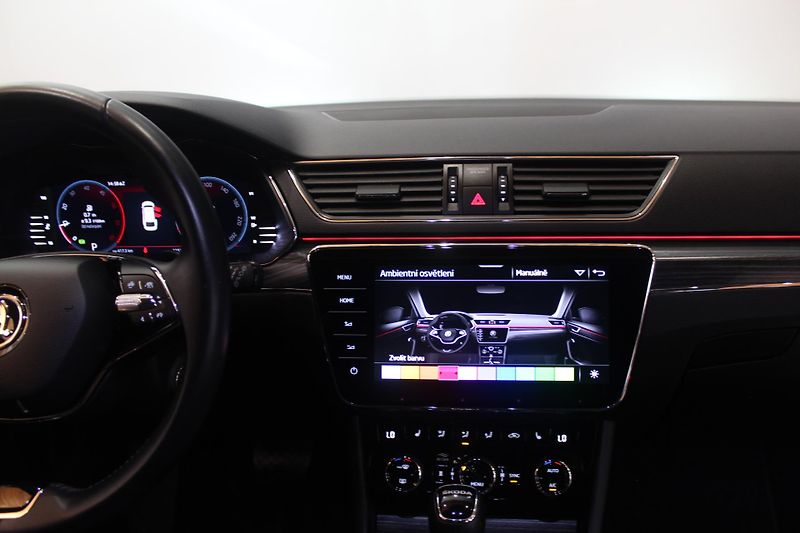 Škoda Superb (2022) 2.0TDI DSG Style Display LED - fotka 24 z 32