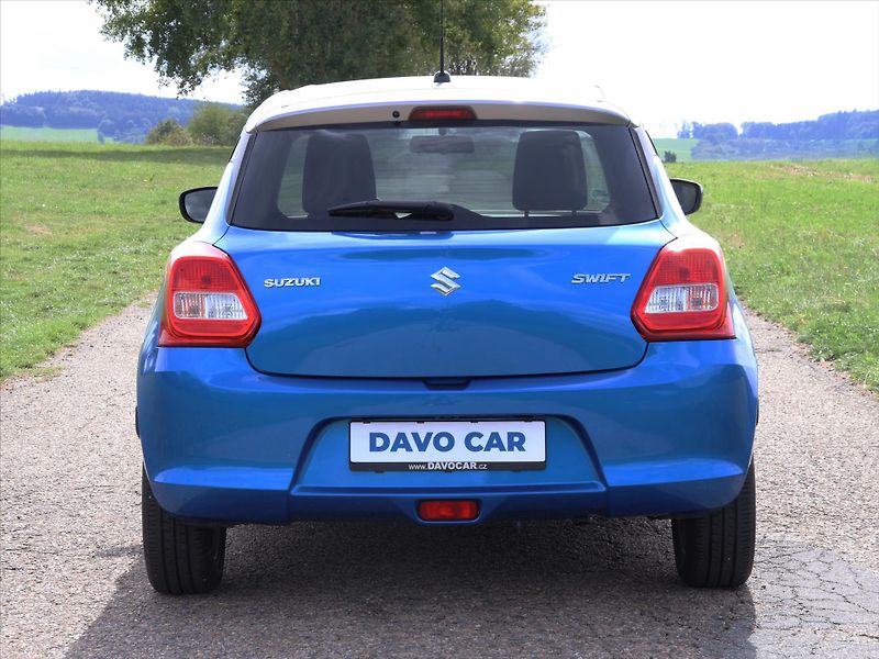 Suzuki Swift 1,2 DualJet 66kW Comfort 1.Maj - fotka 6 z 27