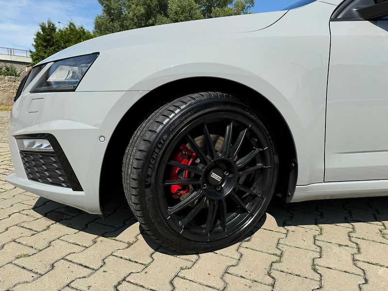 Škoda Octavia (2019) RS TDI 135KW  4x4 kombi  - fotka 11 z 30