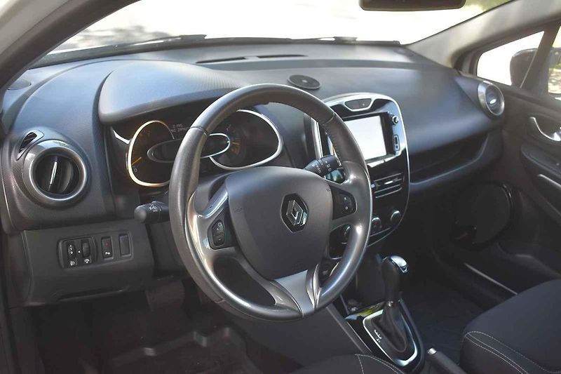 Renault Clio jezdí dobře jak na kvalitním, tak i na horším povrchu.