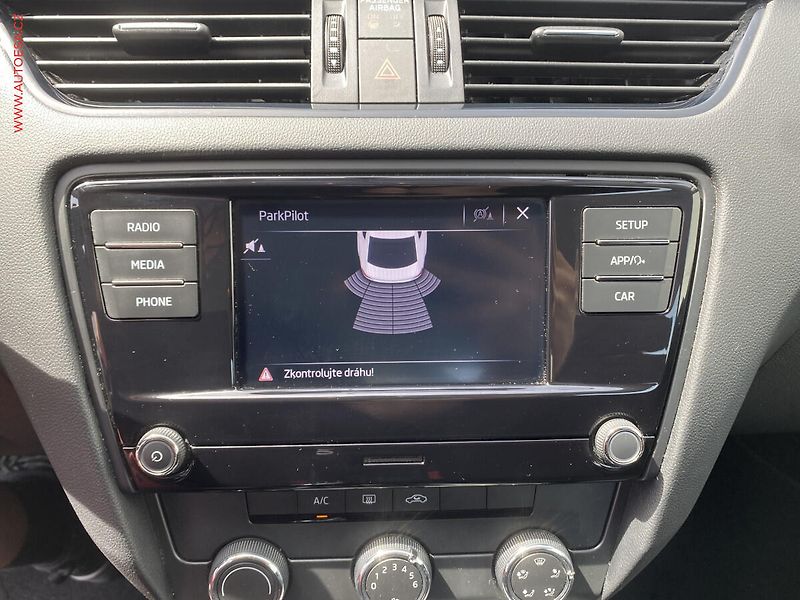 Škoda Octavia (2019) 1.5 TSi, ČR, Active, park. - fotka 17 z 17
