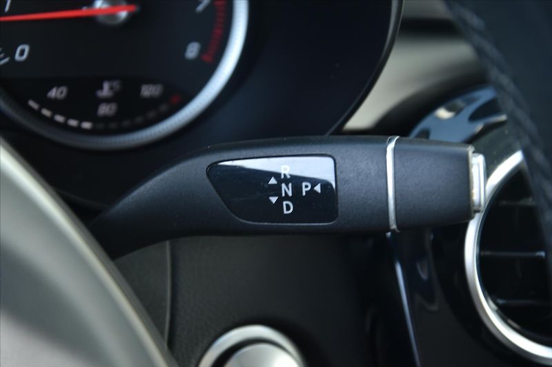 Mercedes-Benz GLC 250 155kW 4MATIC LED DPH ČR - fotka 18 z 27