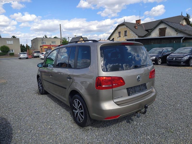 Volkswagen Touran (2014) - fotka 4 z 42
