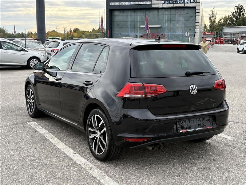 Volkswagen Golf 2,0 TDi 110kW Xen,Pano,Nez.Top - fotka 41 z 41