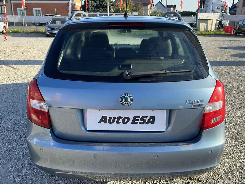 Škoda Fabia (2007) 1.4i, AC, park.asist - fotka 5 z 15