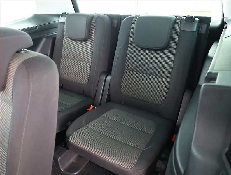 Volkswagen Sharan (2014) 2.0 TDI, 7 míst, Navi - fotka 17 z 21