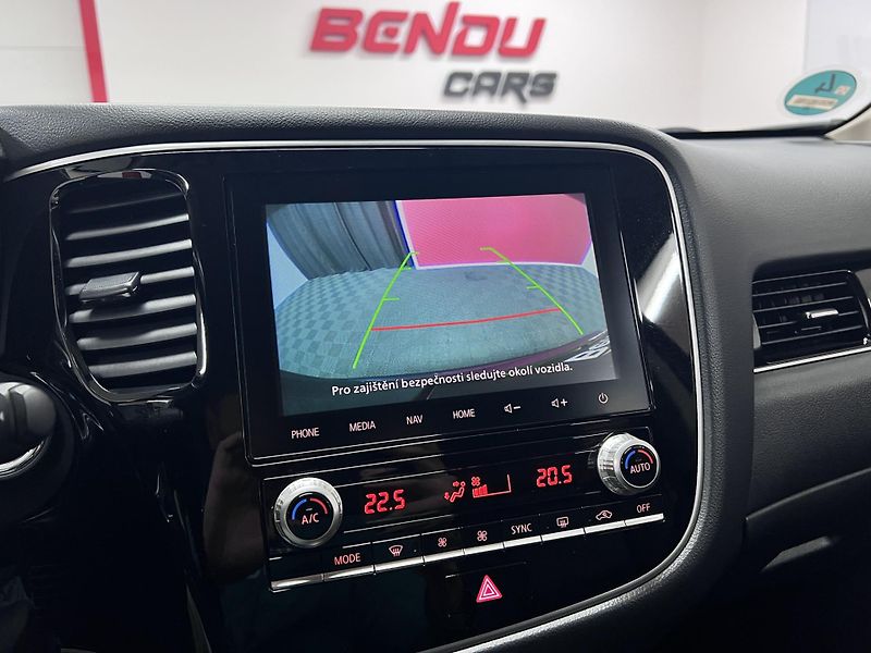 Mitsubishi Outlander 2.4 PHEV 165 kW, 4x4, 2020 - fotka 36 z 38