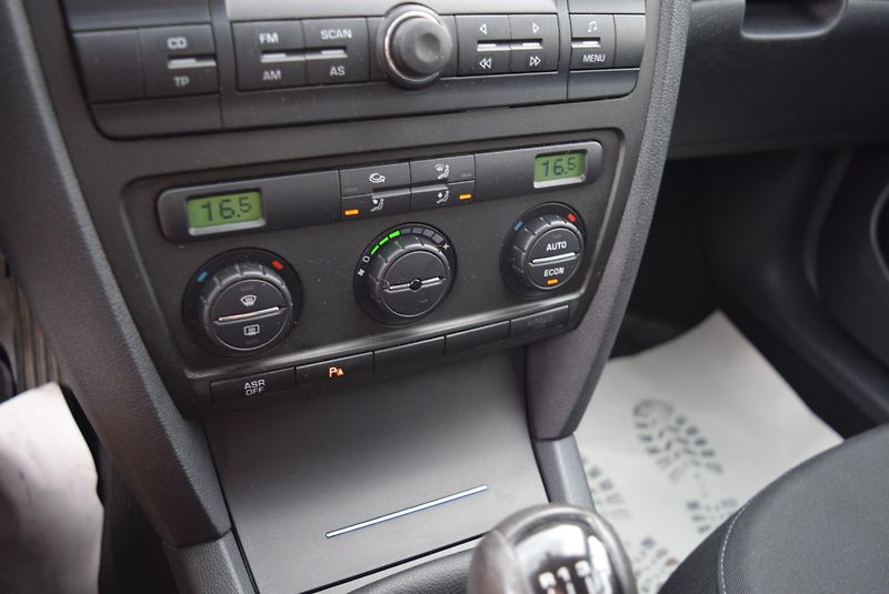 Škoda Octavia (2006) 1.9TDI 77kw ALU PARKTRONIC  - fotka 24 z 49