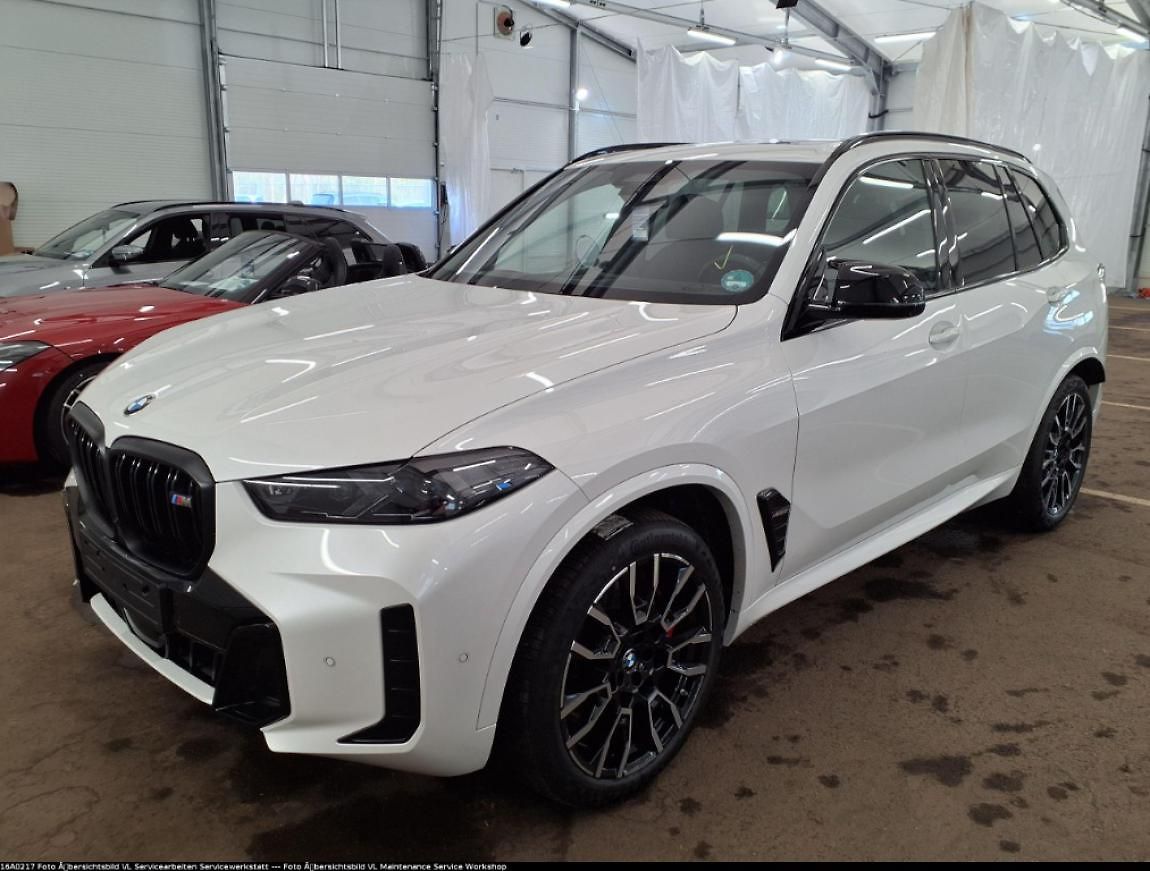 BMW X5 M60i