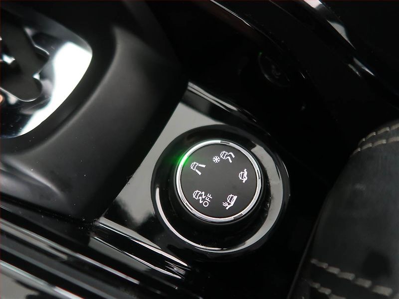 Peugeot 2008 (2016) Allure 1.2 PureTech, Automat - fotka 17 z 23