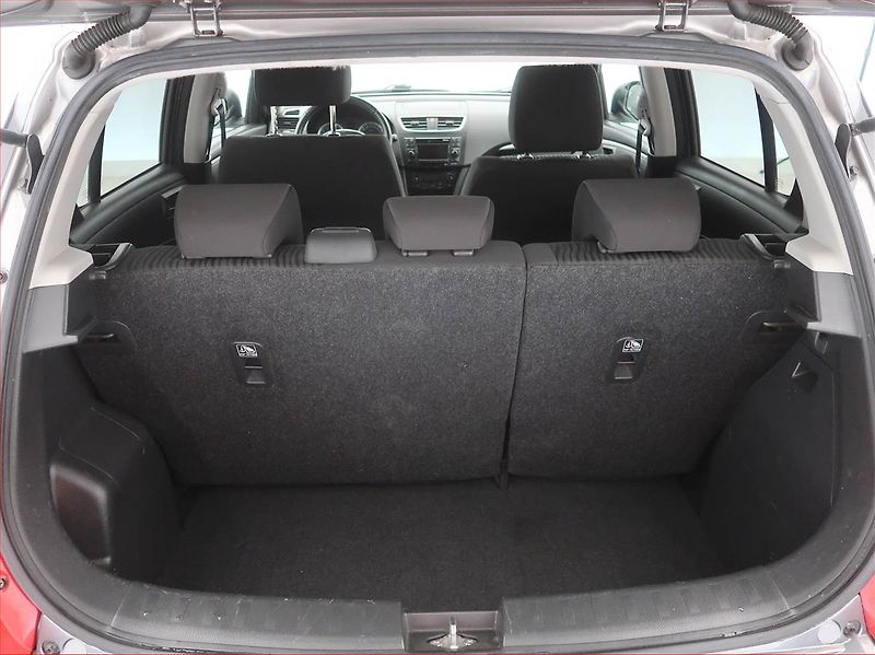 Suzuki Swift (2013) 1.2, Tempomat, Vyhř. sedaček - fotka 11 z 15
