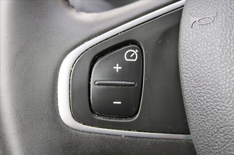 Renault Clio 0,9 TCe  ČR,1.MAJITEL,26TKM - fotka 16 z 25