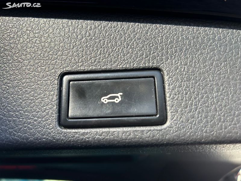 Volkswagen Touareg (2014) 3.0 TDi 150 KW SERVISNÍ KNIHA - fotka 15 z 37