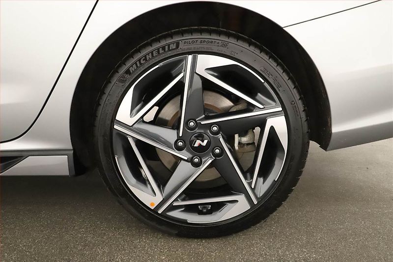 Hyundai i30 (2025) 1.5 T-GDI MHEV 48V, N-LINE - fotka 12 z 16