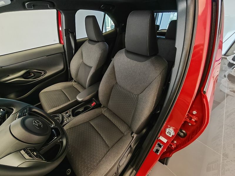Toyota Yaris Cross 1.5 TNGA HEV Style 4x4 - fotka 16 z 32