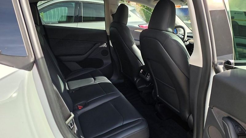 Tesla Model Y (2023) LR AWD Berlin Záruka SoH 92,9% - fotka 12 z 39