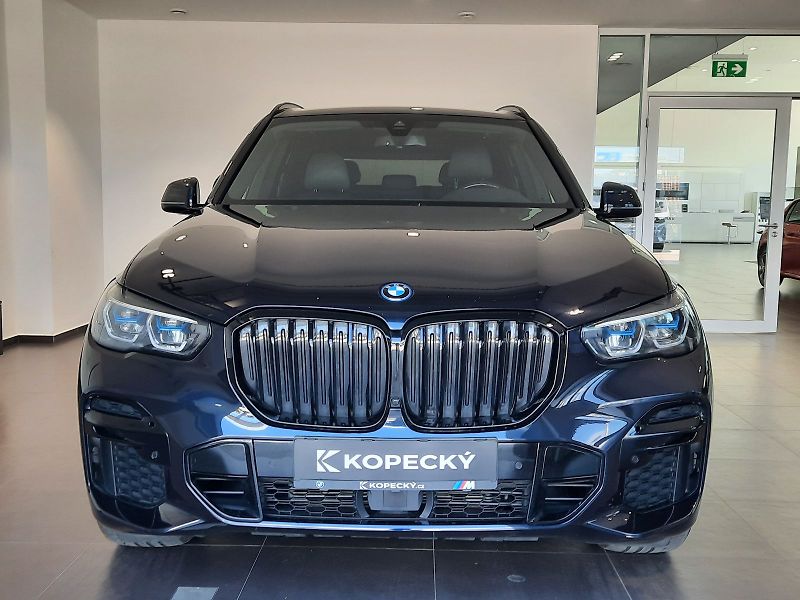 BMW X5 (2021) xDrive45e M Sport - fotka 2 z 12
