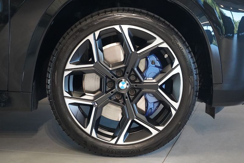 BMW X1 M35i xDrive, Panorama, Head-up - fotka 8 z 50