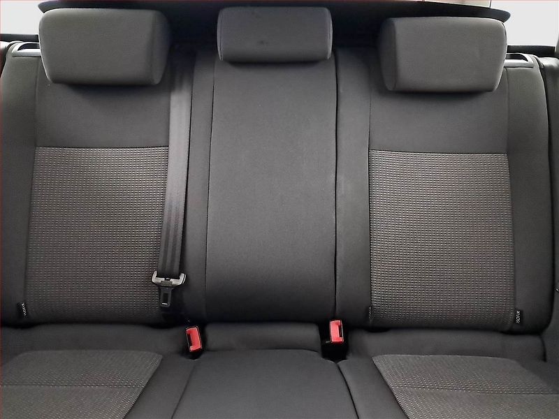 Volkswagen Golf (2008) 1.9 TDI, po STK, Tažné, Klima - fotka 10 z 14