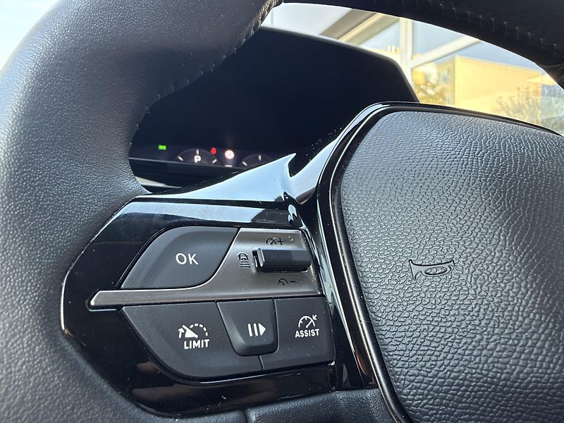 Peugeot 408 (2024) ALLURE PureTech 130k EAT8 - fotka 21 z 42