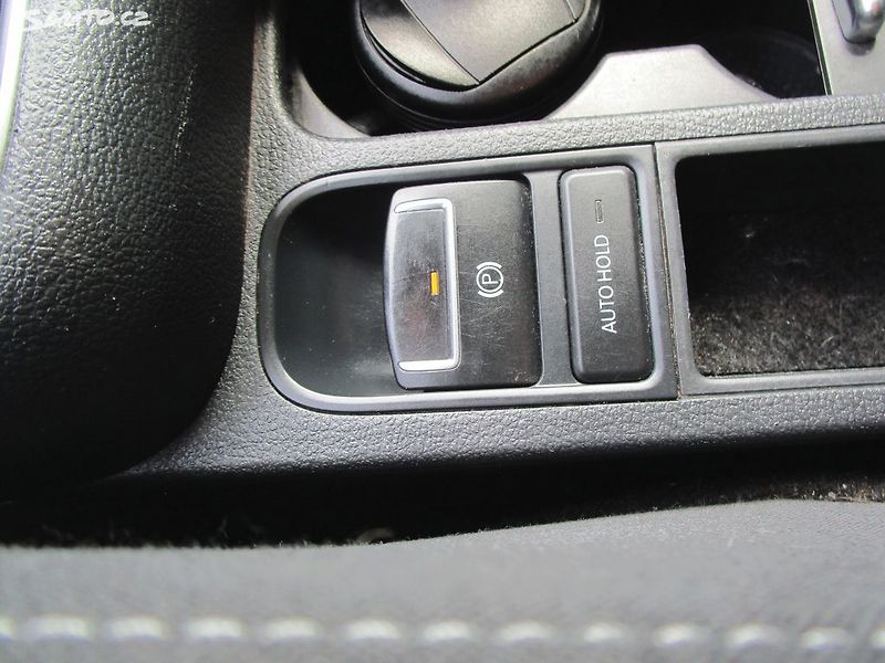Volkswagen Tiguan 1,4TSI-90KW- NOVÉ ROZVODY - fotka 26 z 32