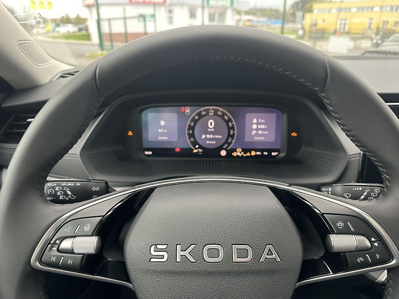 Škoda Octavia ESSENCE + dovýbava *652 - fotka 9 z 12