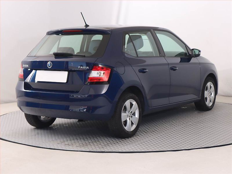Škoda Fabia (2018) 1.0 TSI, Serv.kniha - fotka 5 z 17