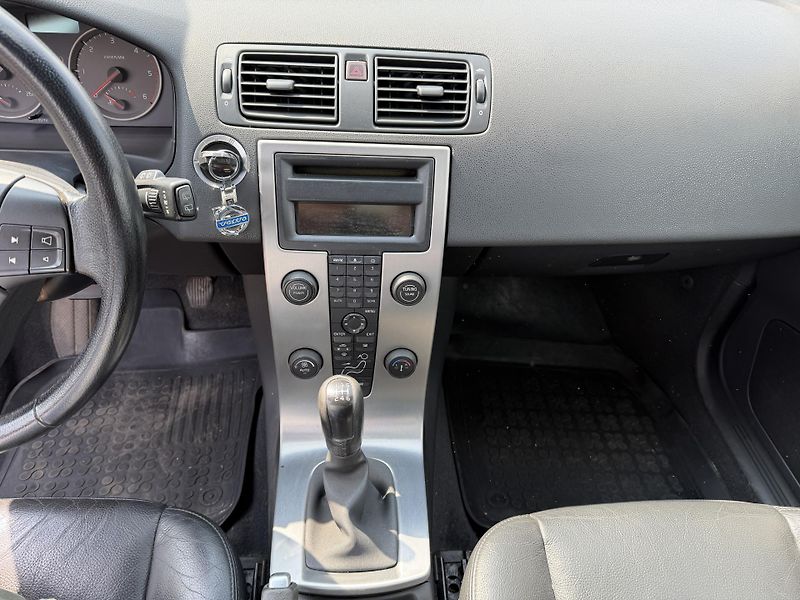 Volvo V50 2.0 D - fotka 16 z 20