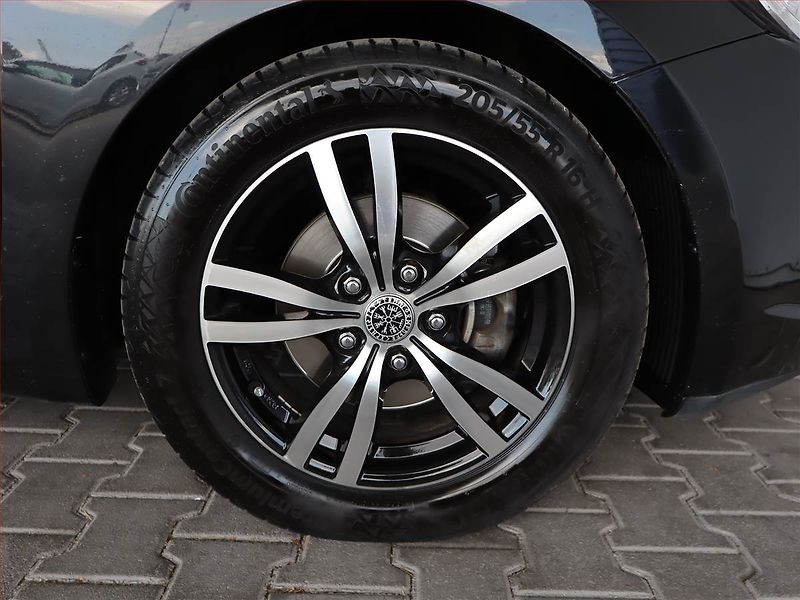 Kia Ceed (2012) Gold 1.6 GDI, Serv.kniha, Navi - fotka 15 z 19