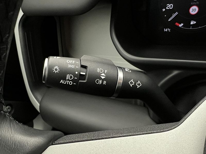 Land Rover Defender 110 D250 X-DYNAMIC HSE 1. maj - fotka 27 z 57