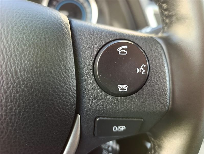 Toyota Auris 1,8 i HYBRID AT KAMERA NAVI - fotka 29 z 39
